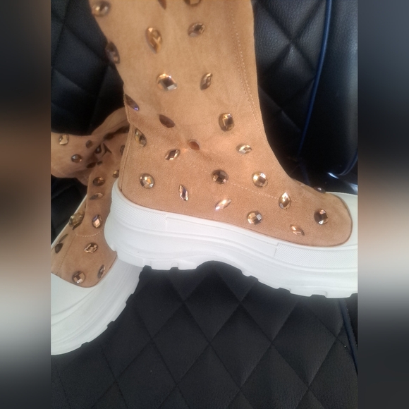 Cape ROBBIN Tan Chunky Rhinestone Booties - Size 8 - Picture 3 of 4